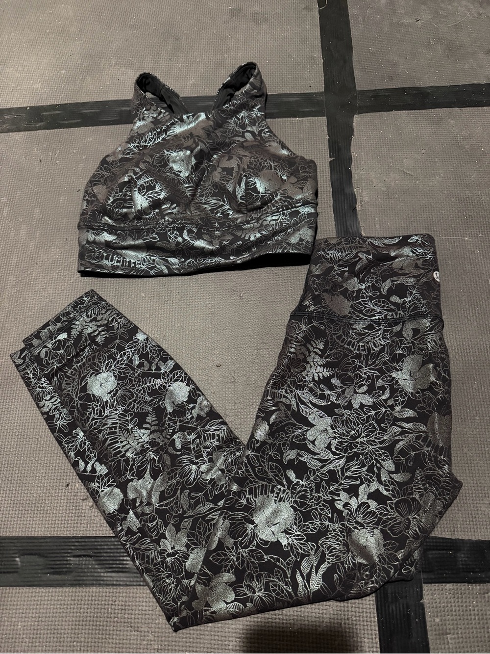 Lululemon bundle Bra and Leggings - Logo Flourish Black Iridescent Foil